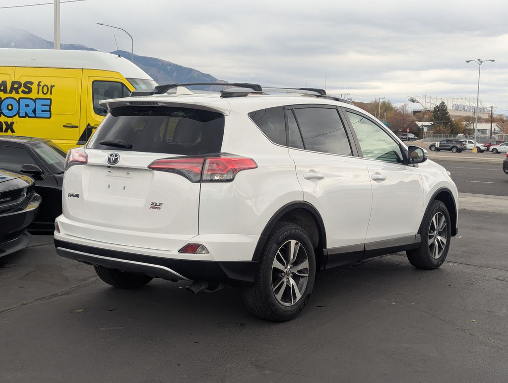 2018 Toyota RAV4 Adventure XLE photo 3