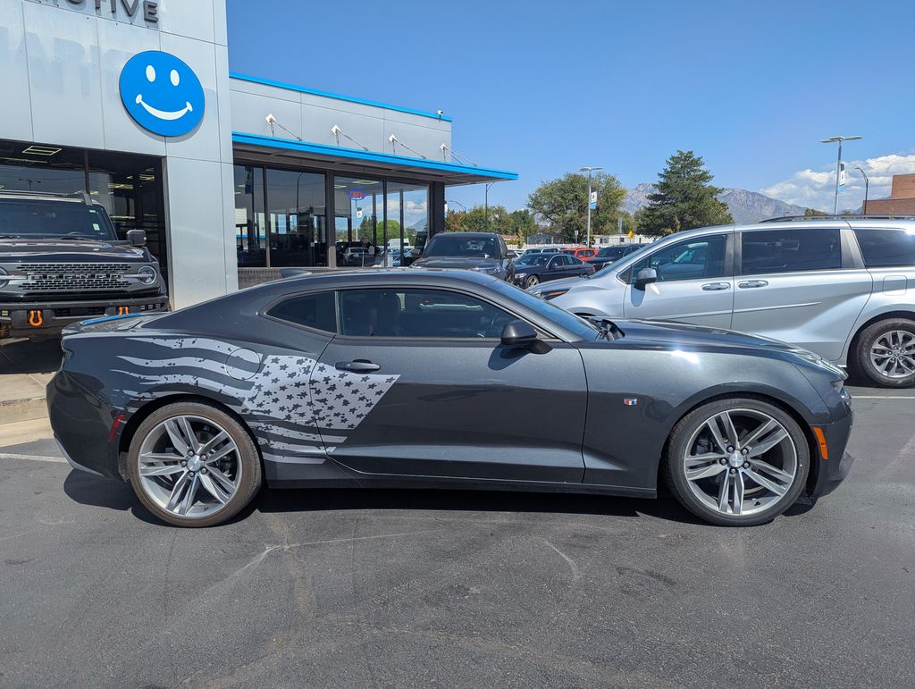 2016 Chevrolet Camaro 1LT photo 2