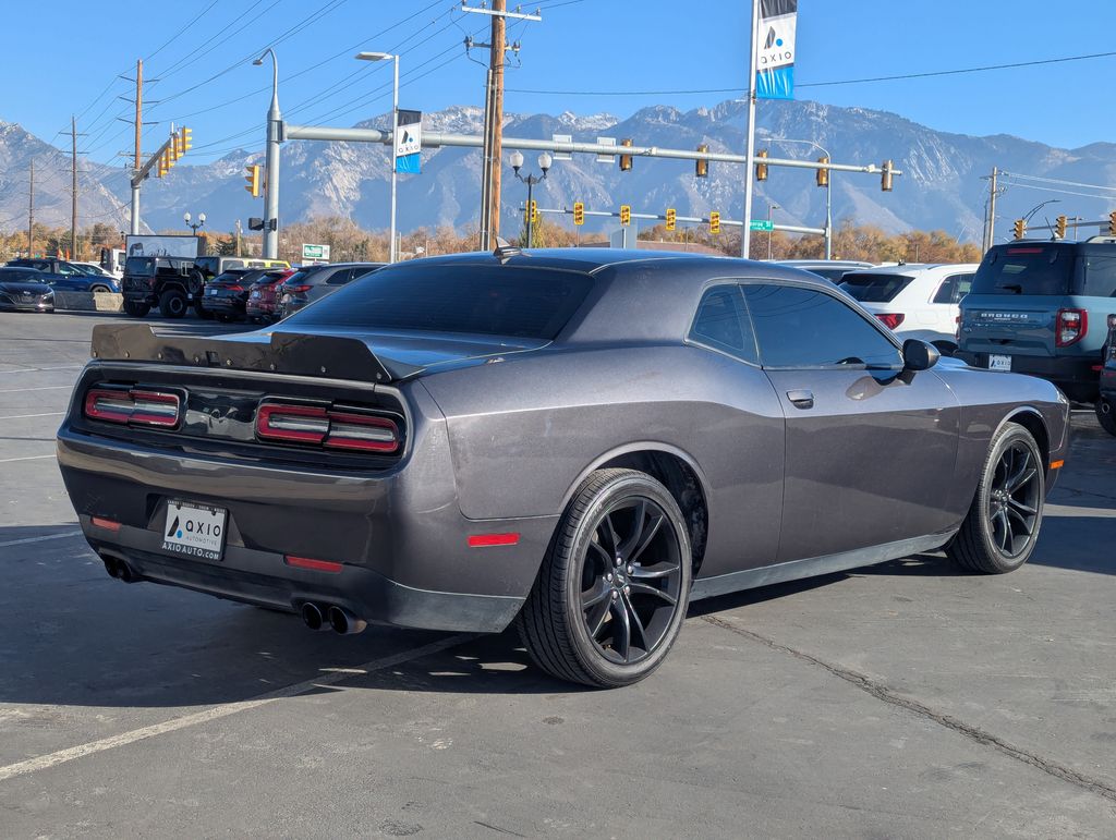 2018 Dodge Challenger R/T photo 4