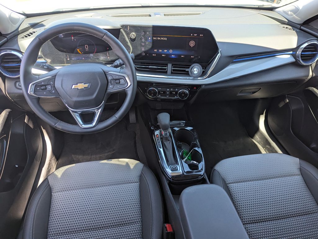 2024 Chevrolet Trax LT - Photo 31