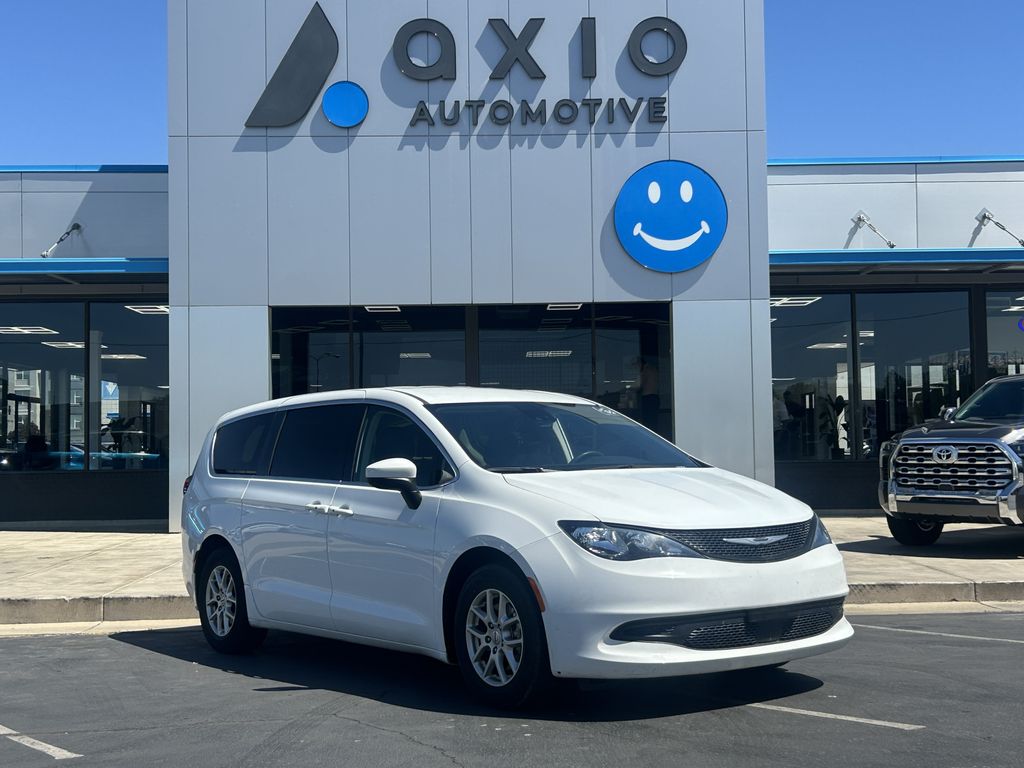 2023 Chrysler Voyager LX's photo