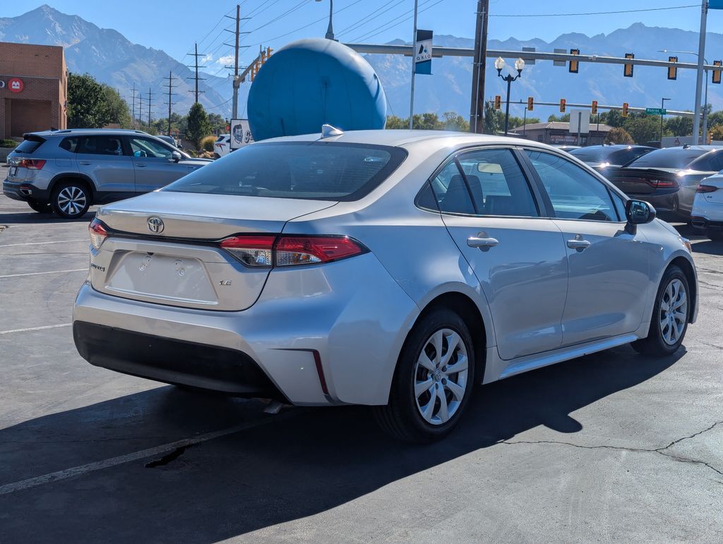 2023 Toyota Corolla LE photo 3