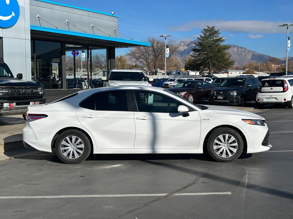 2018 Toyota Camry LE Hybrid photo 2
