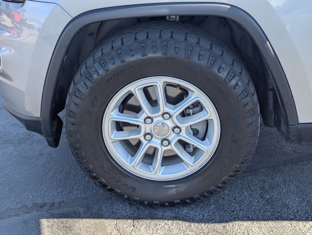 2020 Jeep Grand Cherokee Laredo - Photo 13