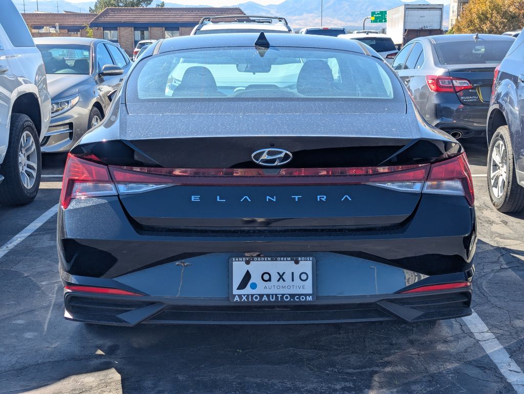 2023 Hyundai Elantra SE photo 4