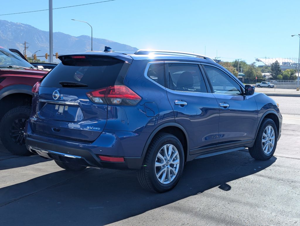 2020 Nissan Rogue SV photo 2