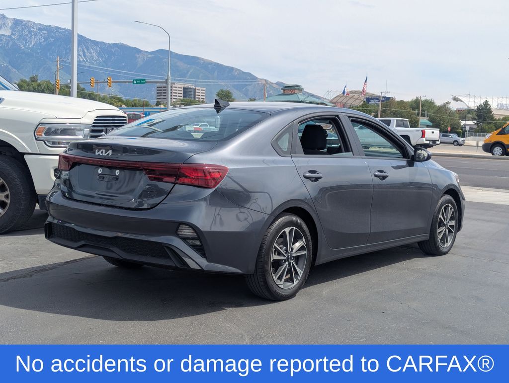 2024 Kia Forte LXS photo 3