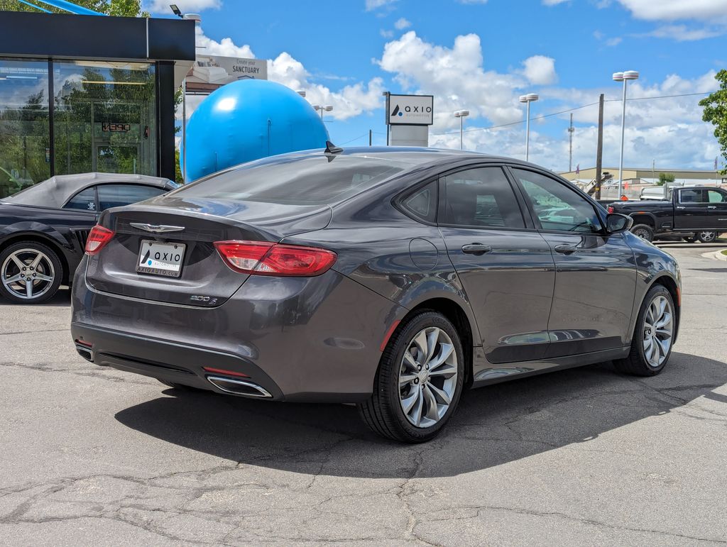 2016 Chrysler 200 S photo 4
