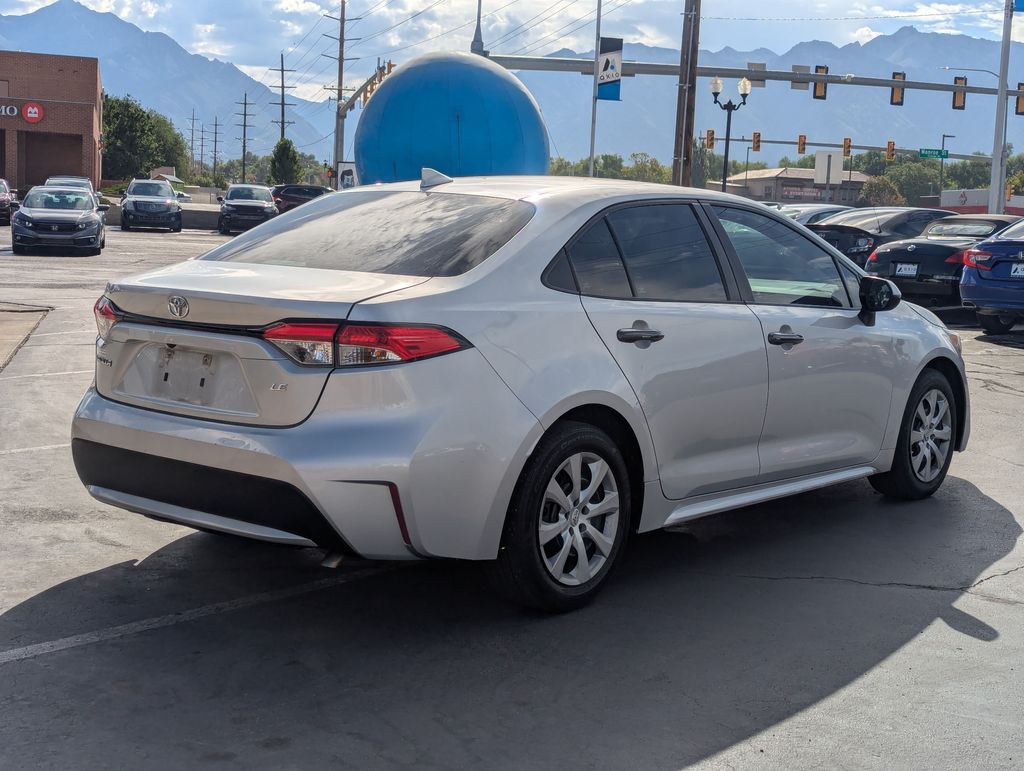 2021 Toyota Corolla LE photo 3
