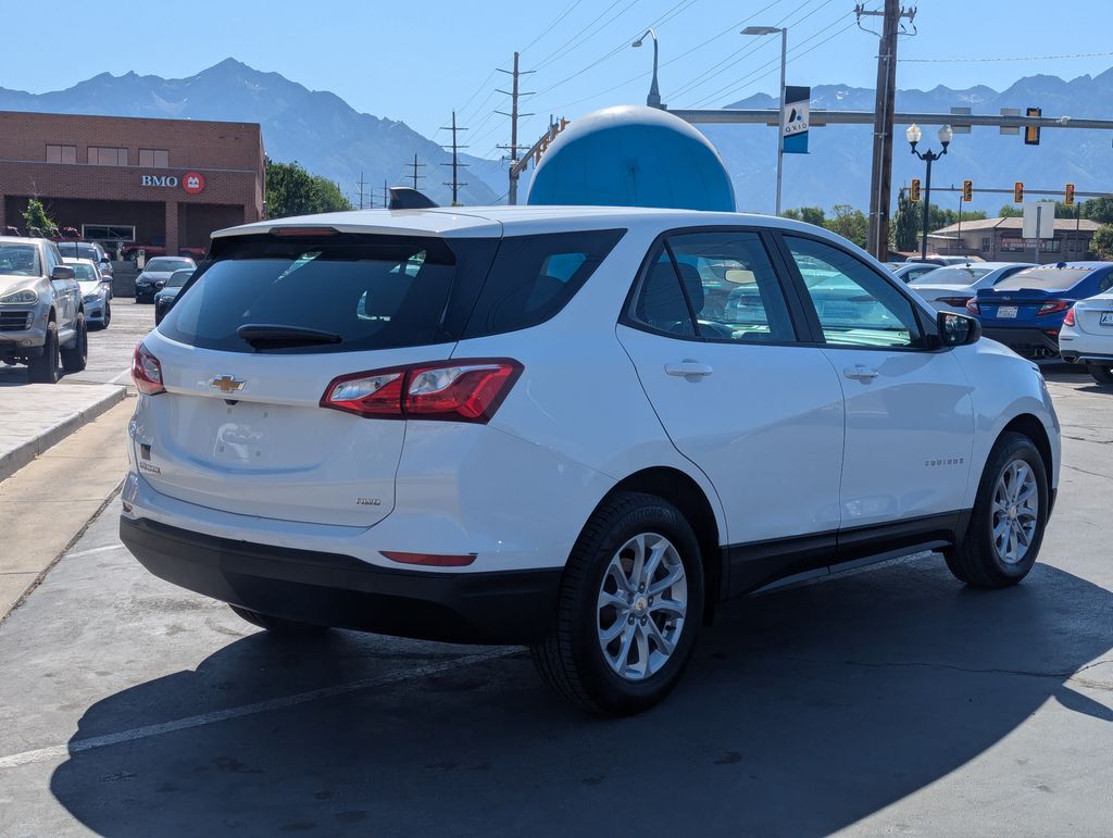 2021 Chevrolet Equinox LS photo 4