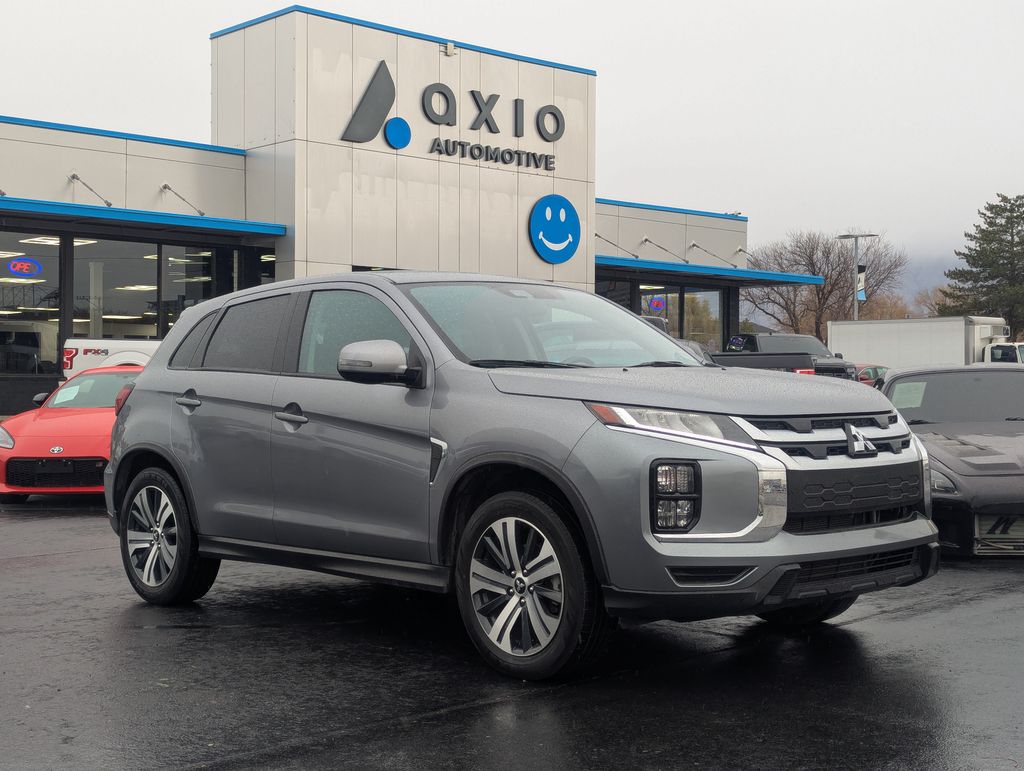 2024 Mitsubishi Outlander Sport SE's photo