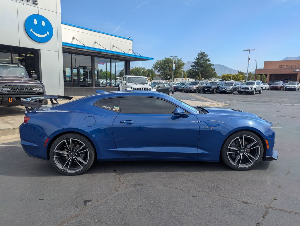 2021 Chevrolet Camaro LT1 photo 4