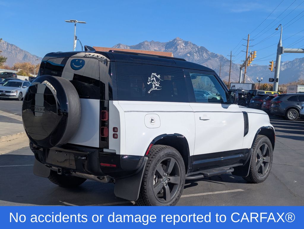 2024 Land Rover Defender 90 X-Dynamic SE photo 3