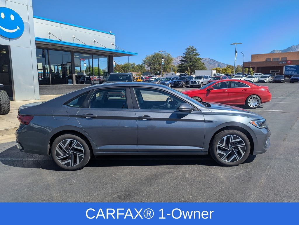 2023 Volkswagen Jetta 1.5T SEL photo 2