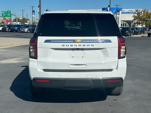 2022 Chevrolet Suburban photo 3
