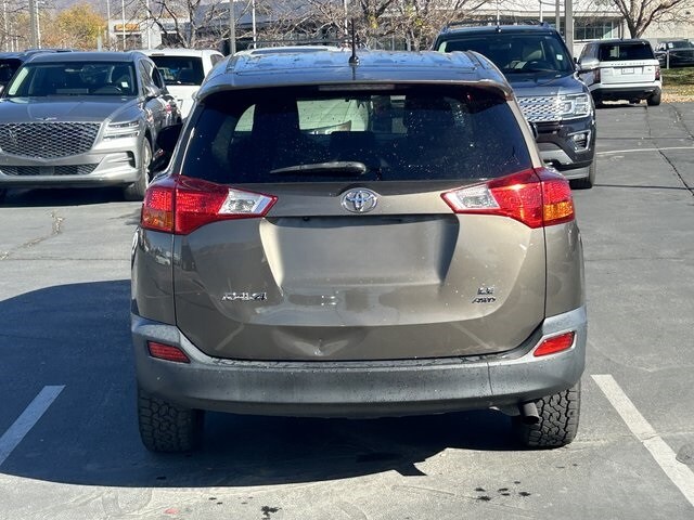 2015 Toyota RAV4 LE photo 4