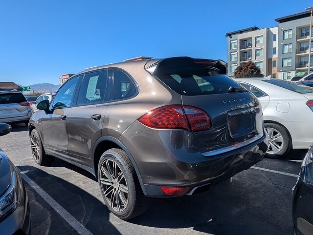 2011 Porsche Cayenne Hybrid S photo 2