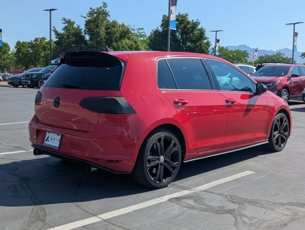 Used 2016 Volkswagen Golf GTI SE w/Performance Package 4-Door Hatchback