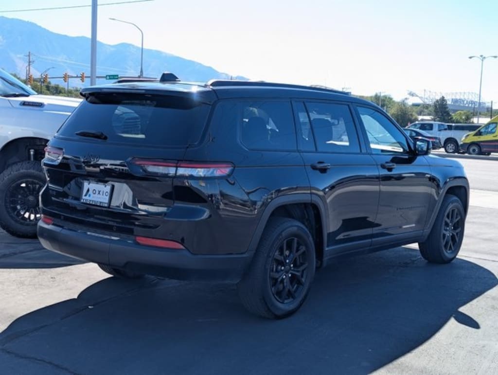 Used 2024 Jeep Grand Cherokee L Laredo SUV