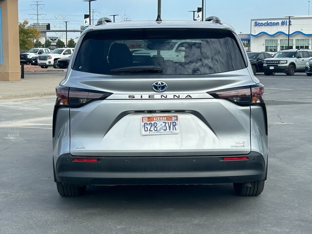 2023 Toyota Sienna XLE photo 4