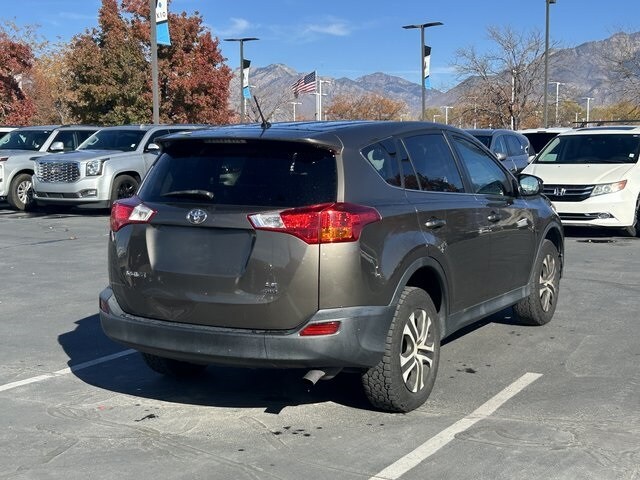 2015 Toyota RAV4 LE photo 3