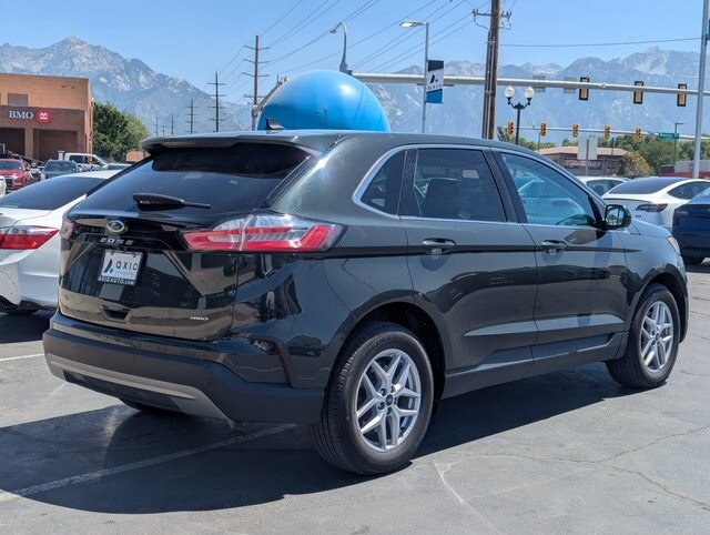 2022 Ford Edge SEL photo 2