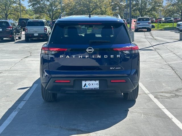 2022 Nissan Pathfinder SV photo 3