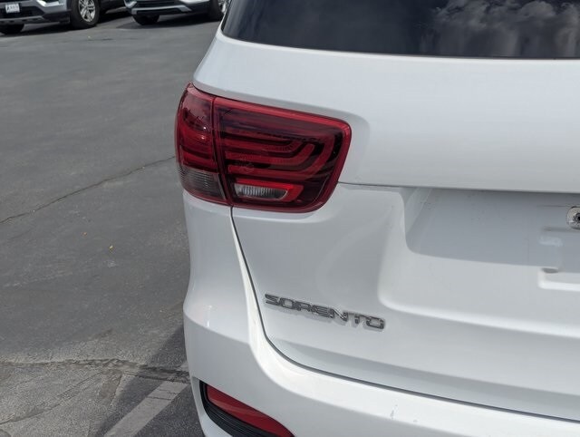 2019 Kia Sorento LX photo 3