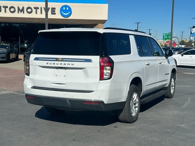 2022 Chevrolet Suburban photo 2