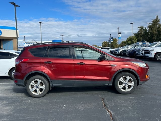2016 Ford Escape S photo 2
