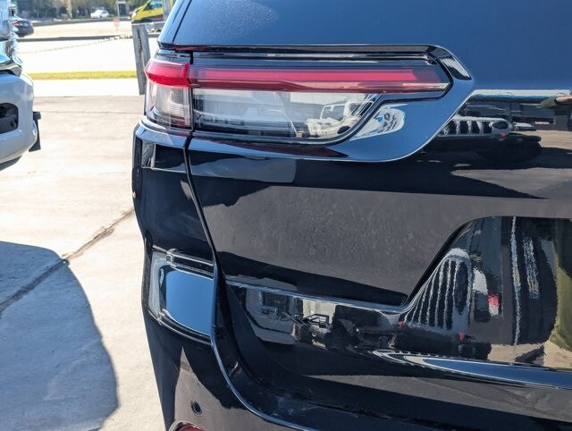 2024 Jeep Grand Cherokee Altitude photo 3