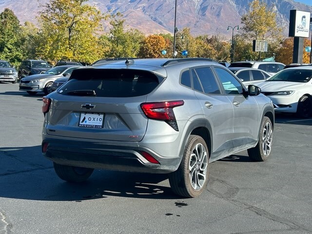 2024 Chevrolet Trax photo 2