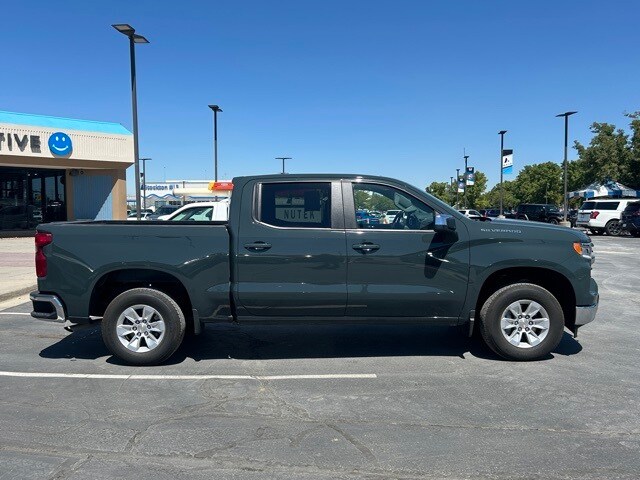 2025 Chevrolet Silverado 1500 photo 2