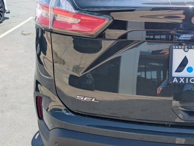 2022 Ford Edge SEL photo 3