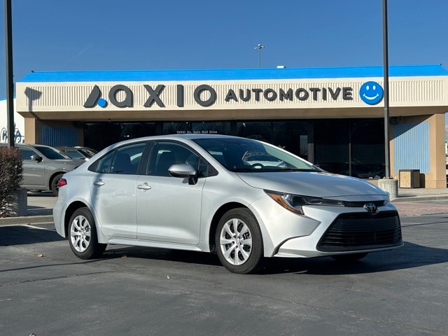 2024 Toyota Corolla LE's photo