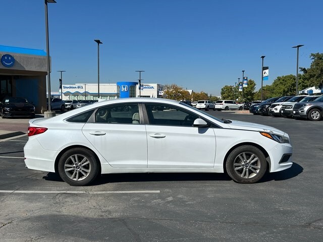 2017 Hyundai Sonata SE photo 2