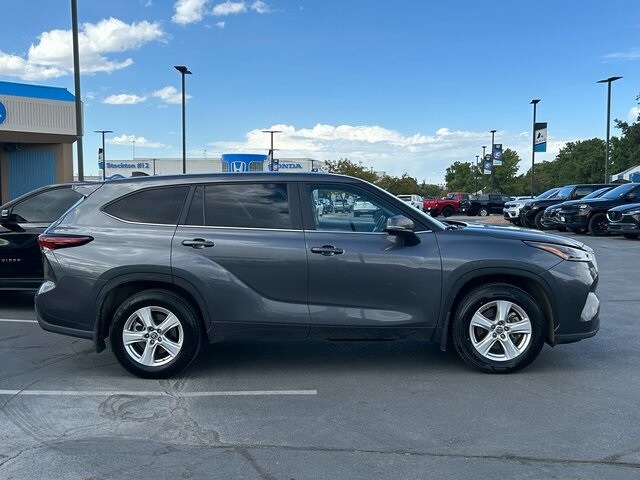 2024 Toyota Highlander XLE photo 2