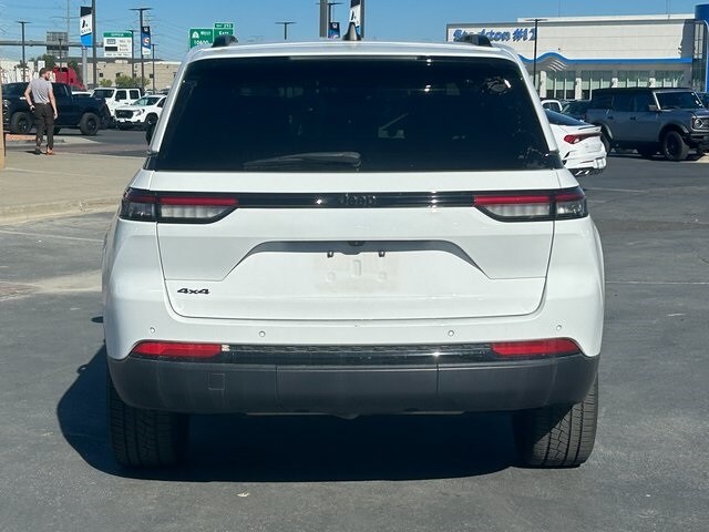 2023 Jeep Grand Cherokee Laredo photo 2