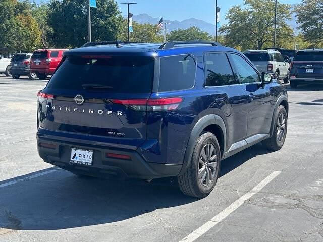 2022 Nissan Pathfinder SV photo 2