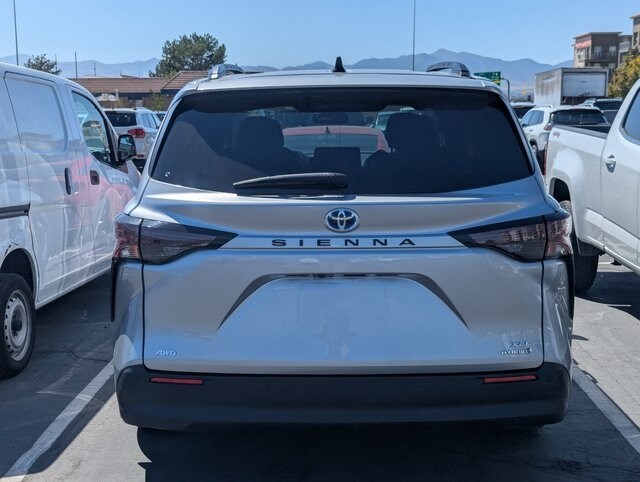2023 Toyota Sienna XLE photo 3