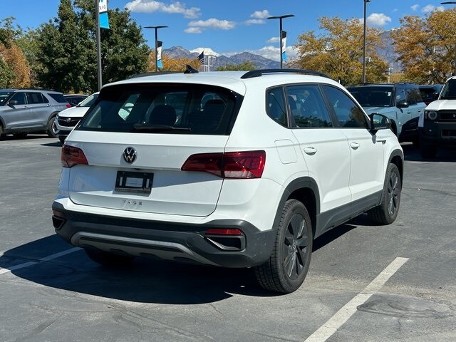 2022 Volkswagen Taos S photo 2