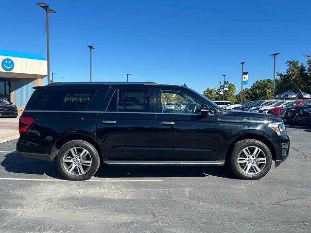 2022 Ford Expedition MAX Limited photo 2