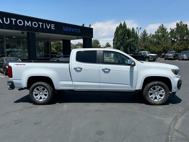 2022 Chevrolet Colorado LT photo 2