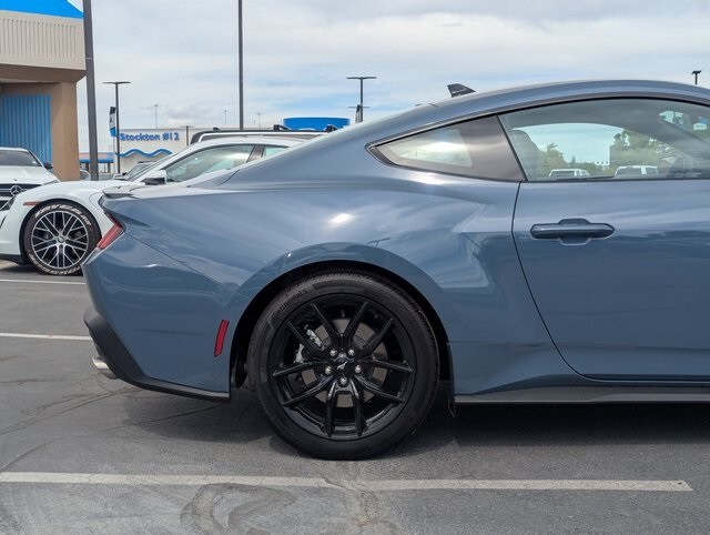 2025 Ford Mustang EcoBoost photo 4