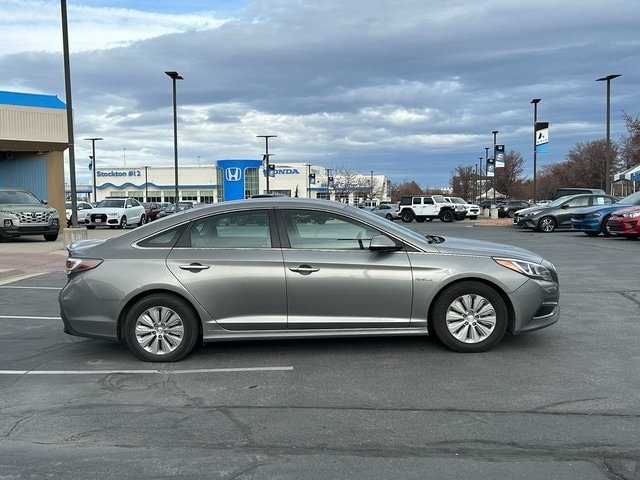 Used 2017 Hyundai Sonata Hybrid Base with VIN KMHE24L35HA065456 for sale in Sandy, UT