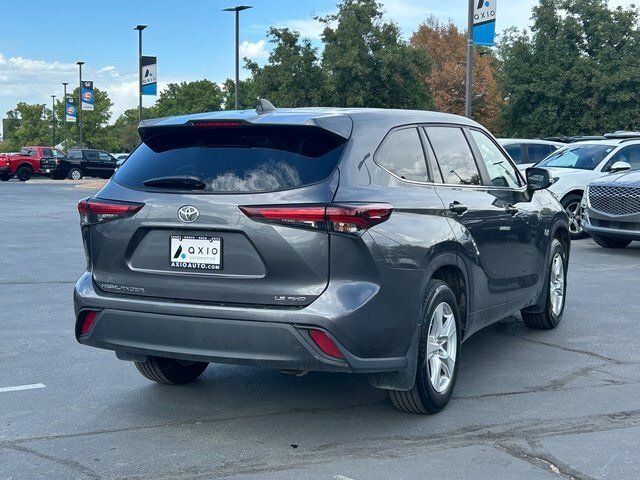 2024 Toyota Highlander XLE photo 3