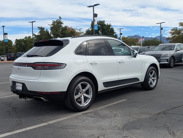 2019 Porsche Macan photo 2