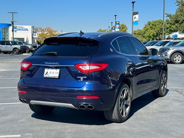 2017 Maserati Levante S photo 3