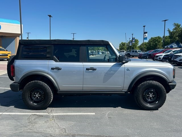 2022 Ford Bronco Black Diamond photo 2