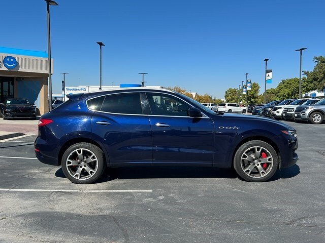 2017 Maserati Levante S photo 2